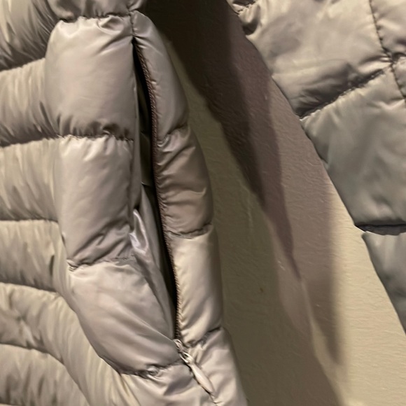 Melbon, lofty packable down, car length coat, fastens with snaps,fits 8 -10.EUC. - Picture 3 of 12